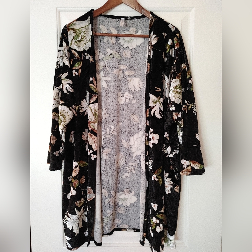 Acting Pro Black Floral Velour Duster/Cardigan~ Size XL